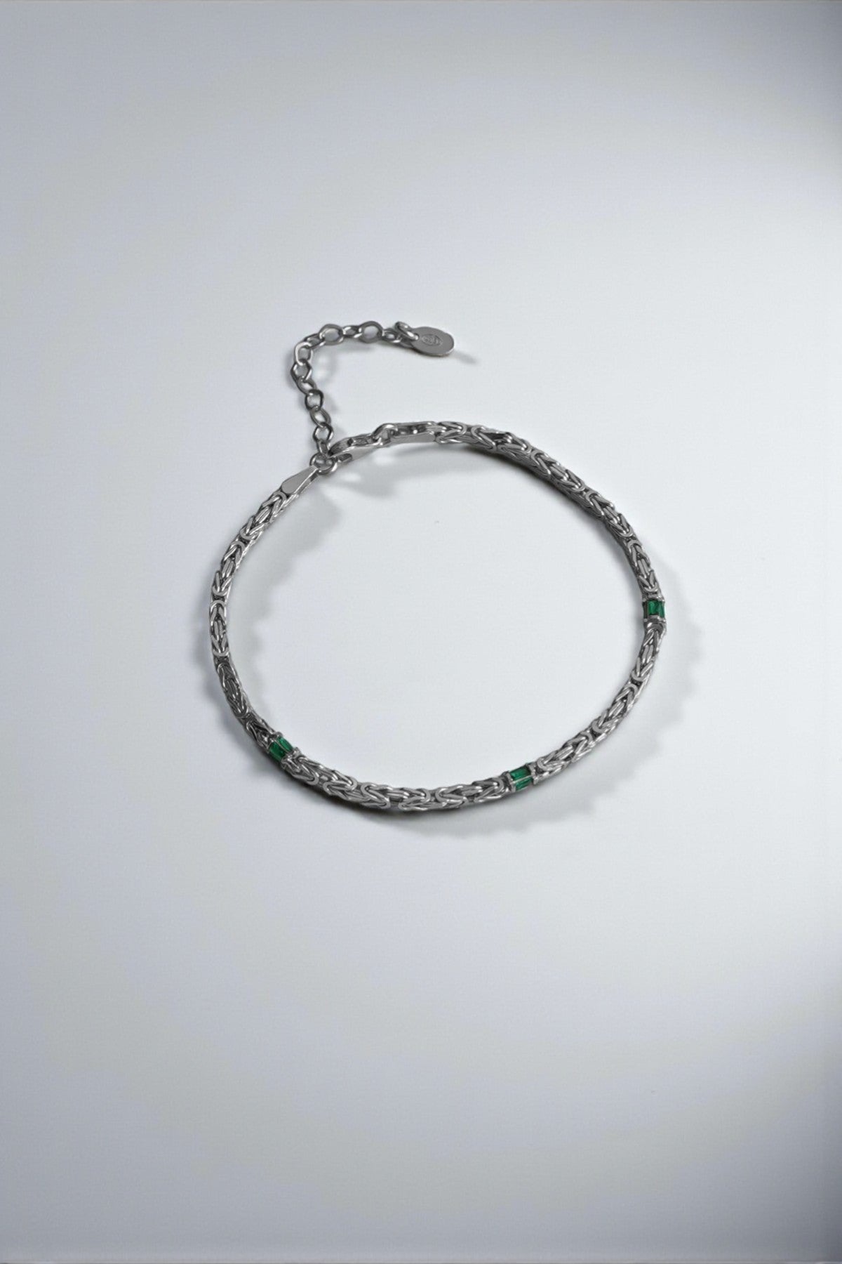 EMERALD SPINE – 925 Ayar Gümüş Yeşil Taş Detaylı Örgü Zincir Erkek Bileklik | El Yapımı